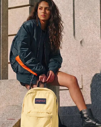 Mochila Jansport Superbreak Unisex, Práctica Con Gran Estilo Amarillo Pastel Lisa