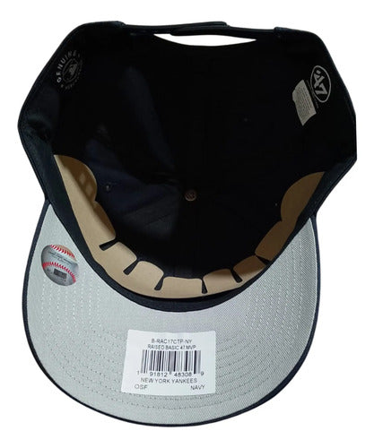 Gorra 47 Brand Raised Basic New York Yankees, Icónica Azul Marino Unitalla Lisa