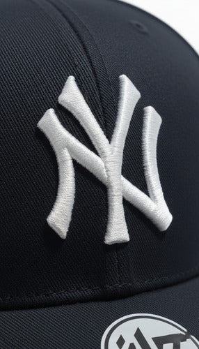 Gorra 47 Brand Raised Basic New York Yankees, Icónica Azul Marino Unitalla Lisa