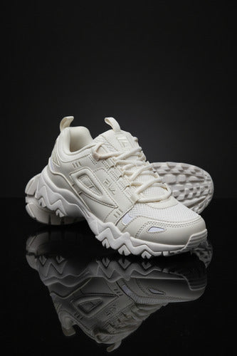 Tenis Fila Oakmont Tr Dama 3jm01737100 Original Moda Crema Lisa 22.5 Mx